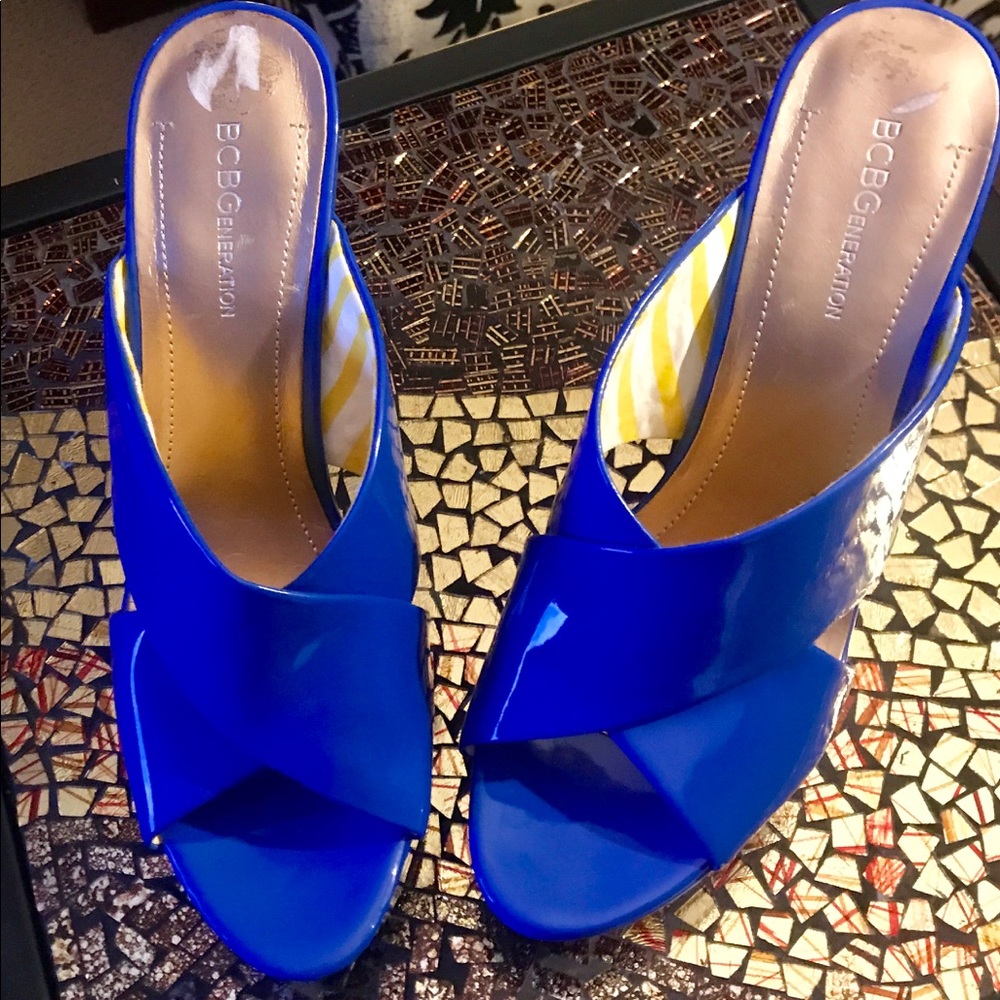 BCBG Generation blue patent leather wedges